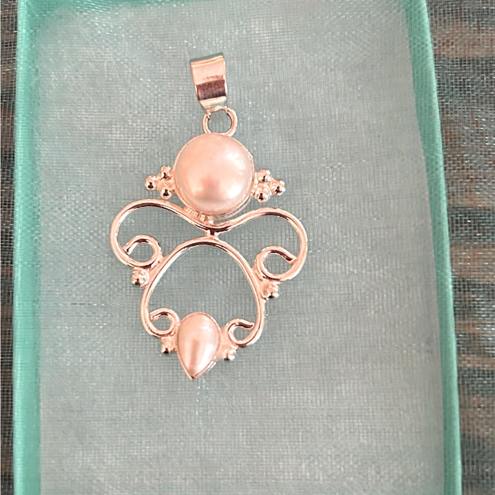 Pendant - Picture 3 of 3